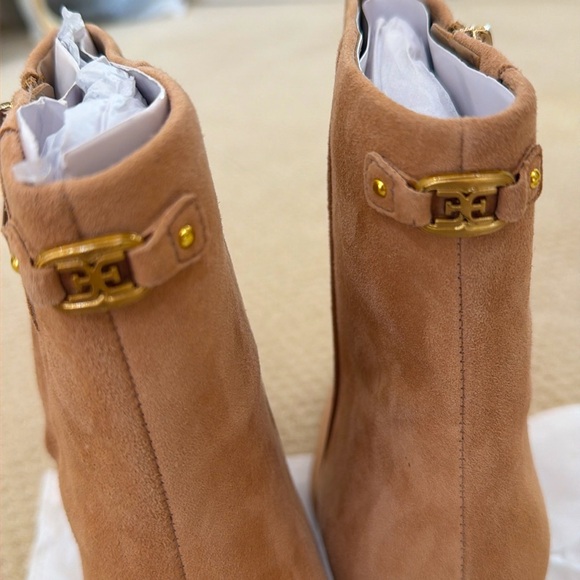 Beige camel colored suede boots by Sam Edelman - Picture 4 of 8